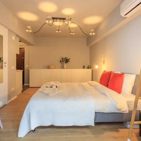 Chic - Ferrari - Old Town *