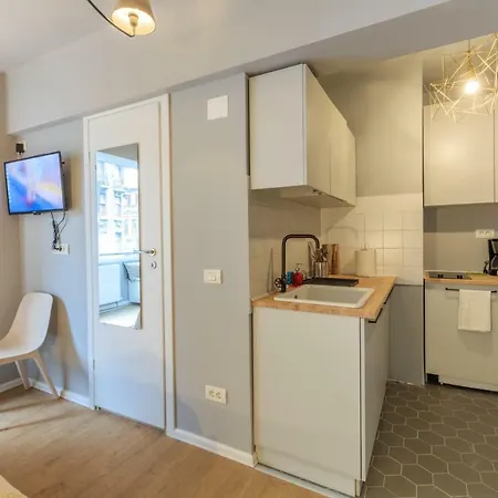 Chic - Ferrari - Old Town *