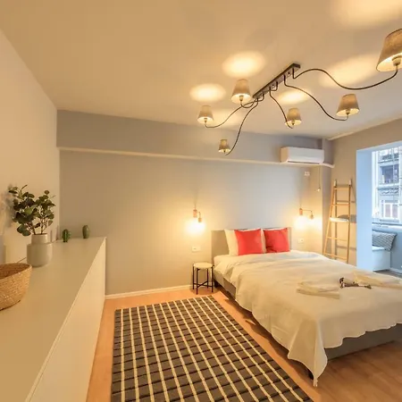 Chic - Ferrari - Old Town