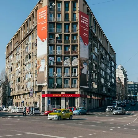 Chic - Ferrari - Old Town *