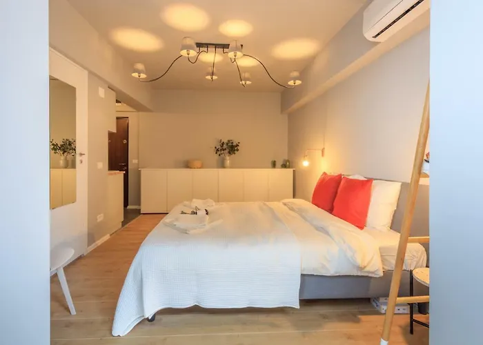 Chic - Ferrari - Old Town *