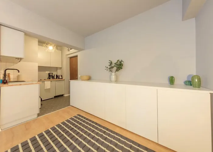 Chic - Ferrari - Old Town Apartman Bukarest