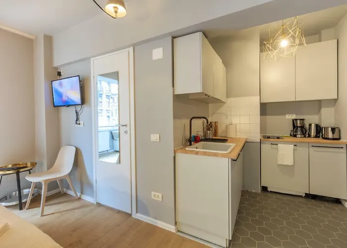 Chic - Ferrari - Old Town *