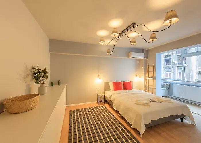 Chic - Ferrari - Old Town